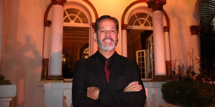 Pedro Mota é homenageado com título de Comendador pela Academia Brasileira de Honrarias ao Mérito