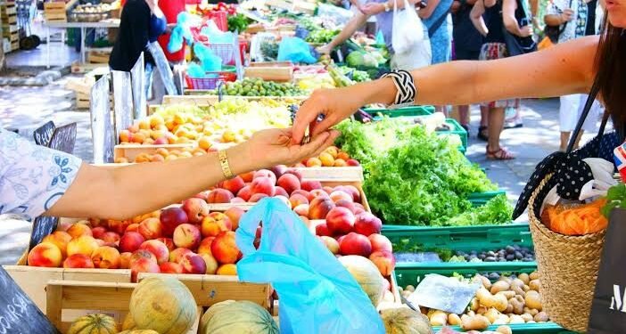 Como economizar na feira: pequenas atitudes podem fazer diferença no orçamento